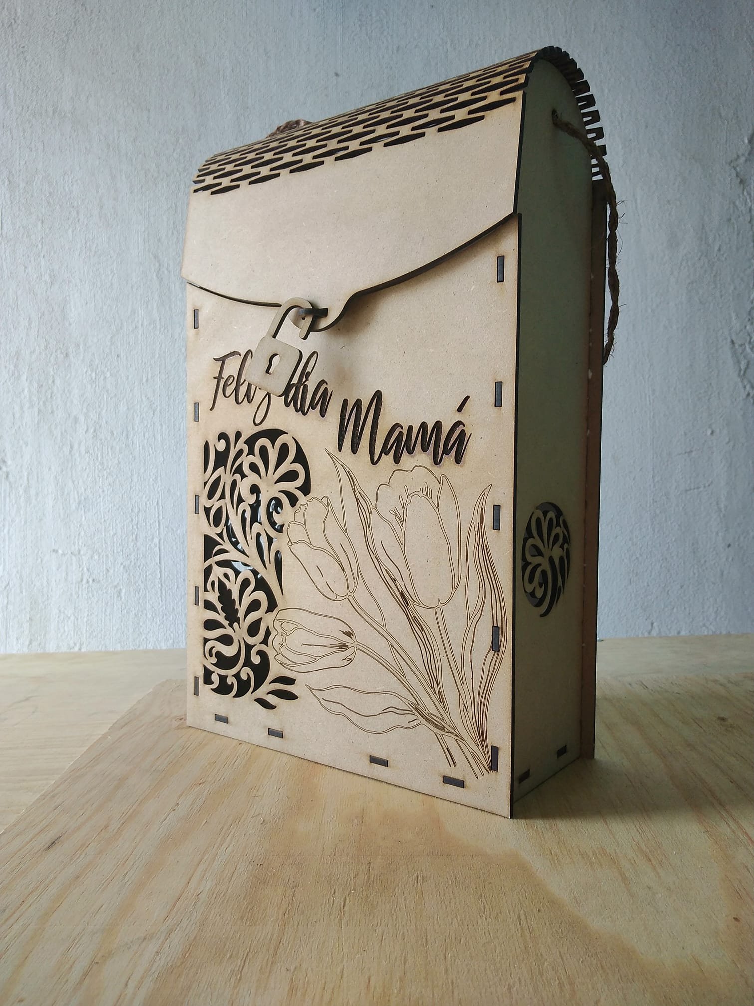 caja de regalo feliz día mamá