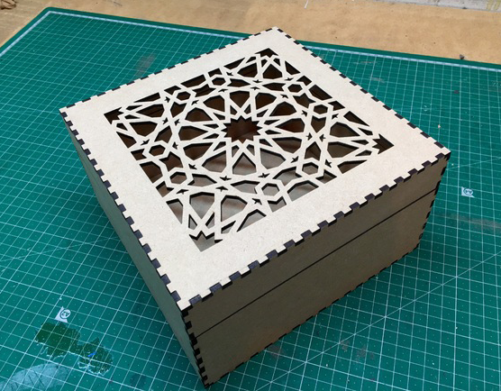 caja de tapa calada