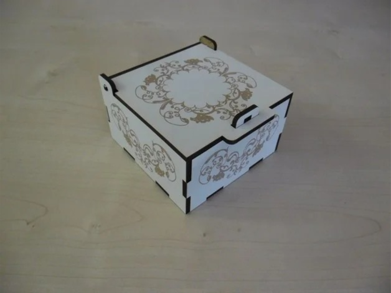 caja pequeña con cerradura
