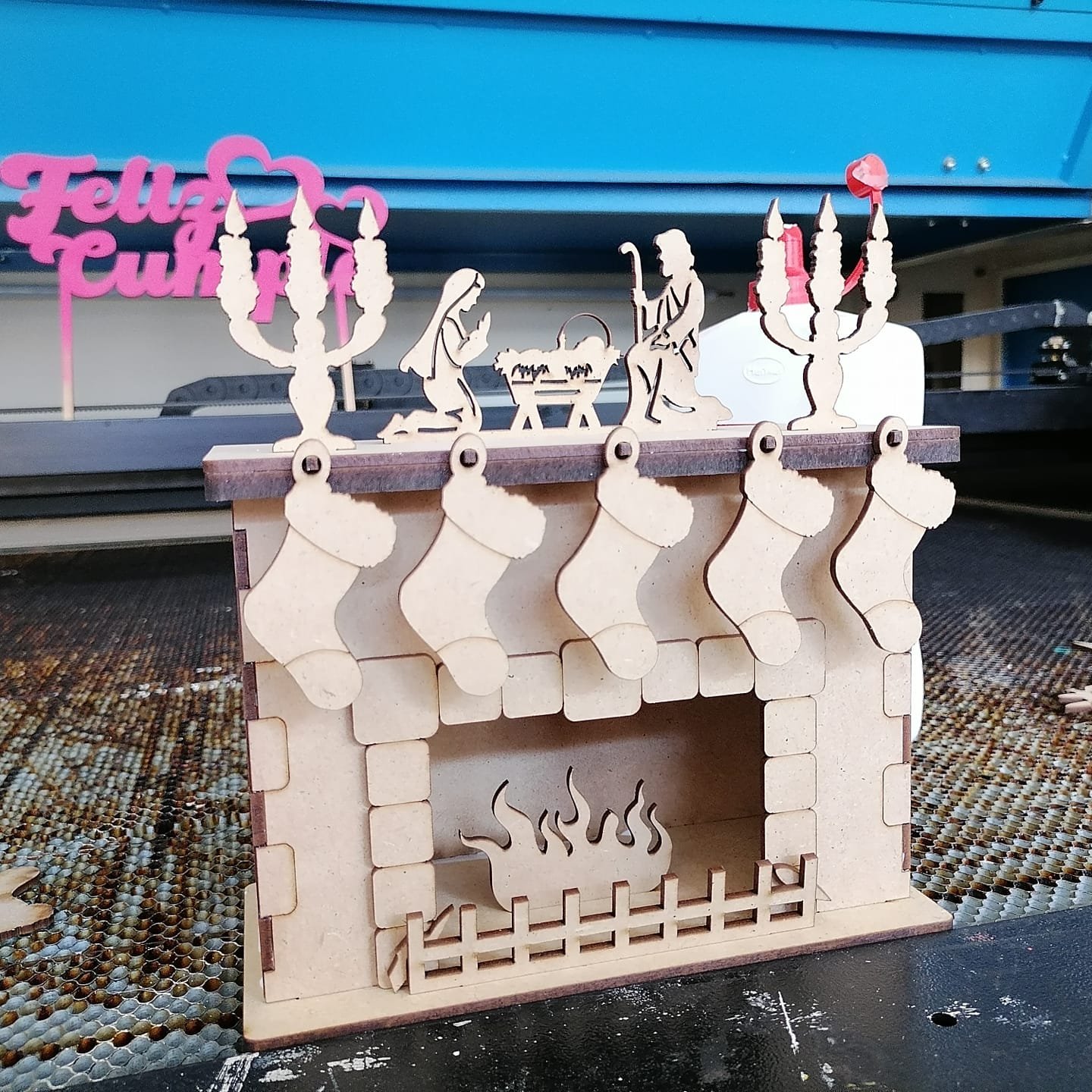 chimenea con botas 3d