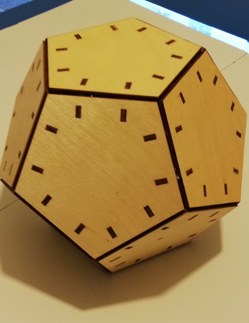 poliedro pentagonal